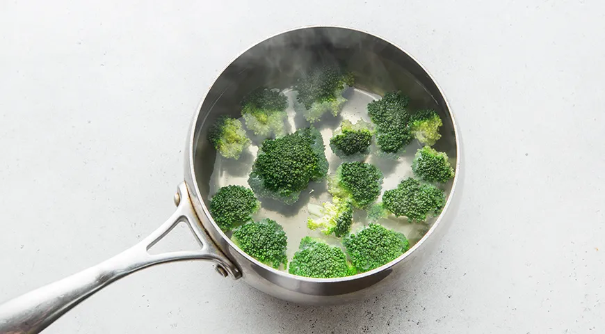 Горбуша с брокколи, запеченная в сливках