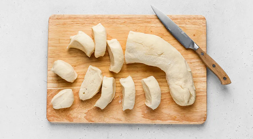 Сладкие булочки с яблоками и корицей