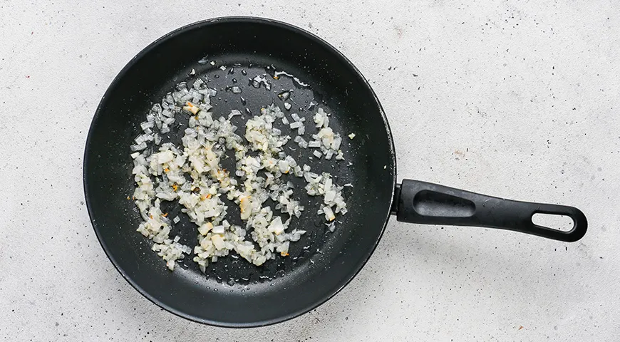 Томатный суп с курицей, фасолью и овощами