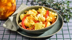 Маринованная цветная капуста с морковкой по-корейски