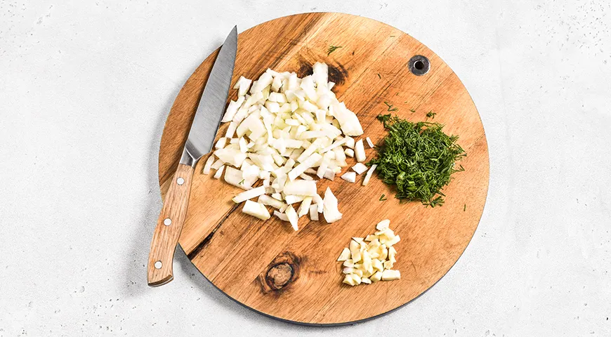 Куриное филе, тушенное в томатном соусе