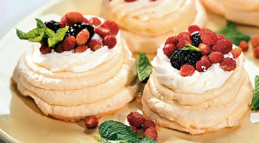 Рецепт меренги с лесной земляникой