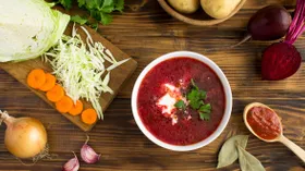 Что клали в борщ в СССР: самые неожиданные ингредиенты