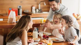 Диетолог назвал 6 продуктов, которые запрещено есть натощак: на завтрак не подойдут