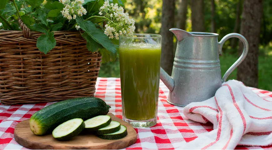 Сок из кабачков отличается невысокой калорийностью и низким гликемическим индексом