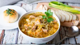 Щи из свежей капусты с тушенкой
