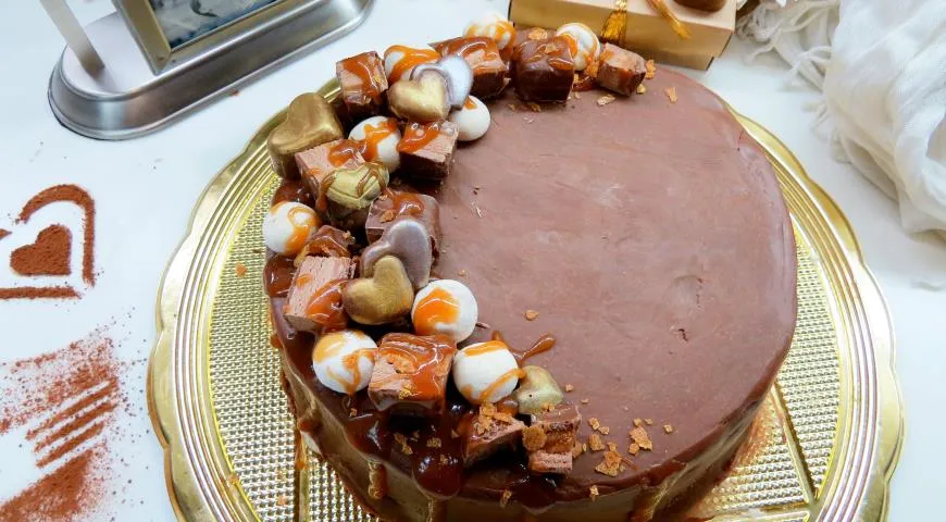 Рецепт шоколадного чизкейка «Марс» с нугой и соленой карамелью