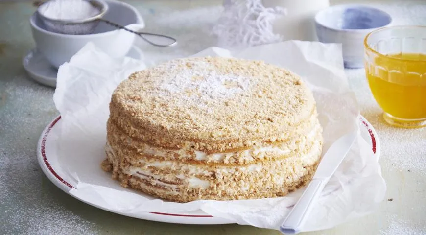 Торт Медовик классический со сметанным кремом 