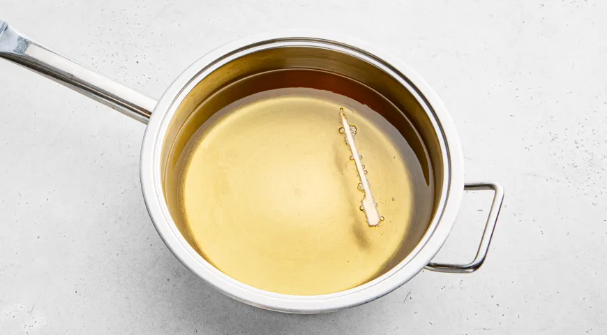 Крылышки в кисло сладком соусе на сковороде