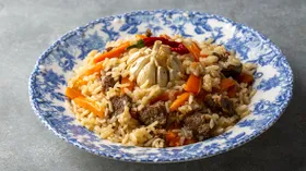 Плов из говядины в казане на костре