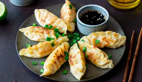 Как приготовить дамплинги дома: тесто, начинки и соусы