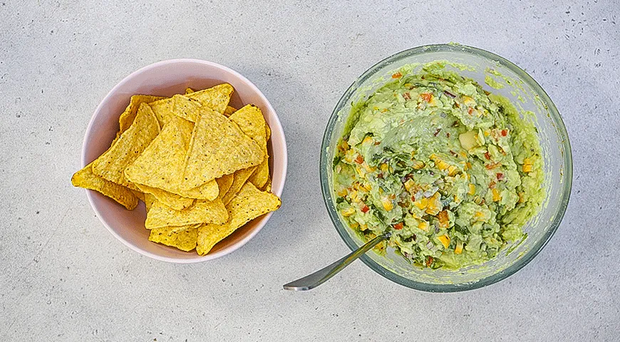 Гуакамоле с кукурузой