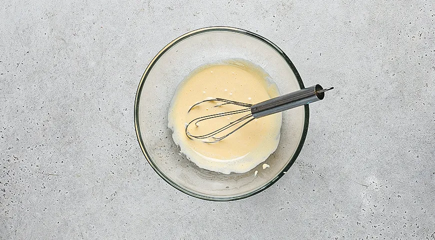 Цельнозерновые вафли с арахисовой пастой, ягодами и мороженым