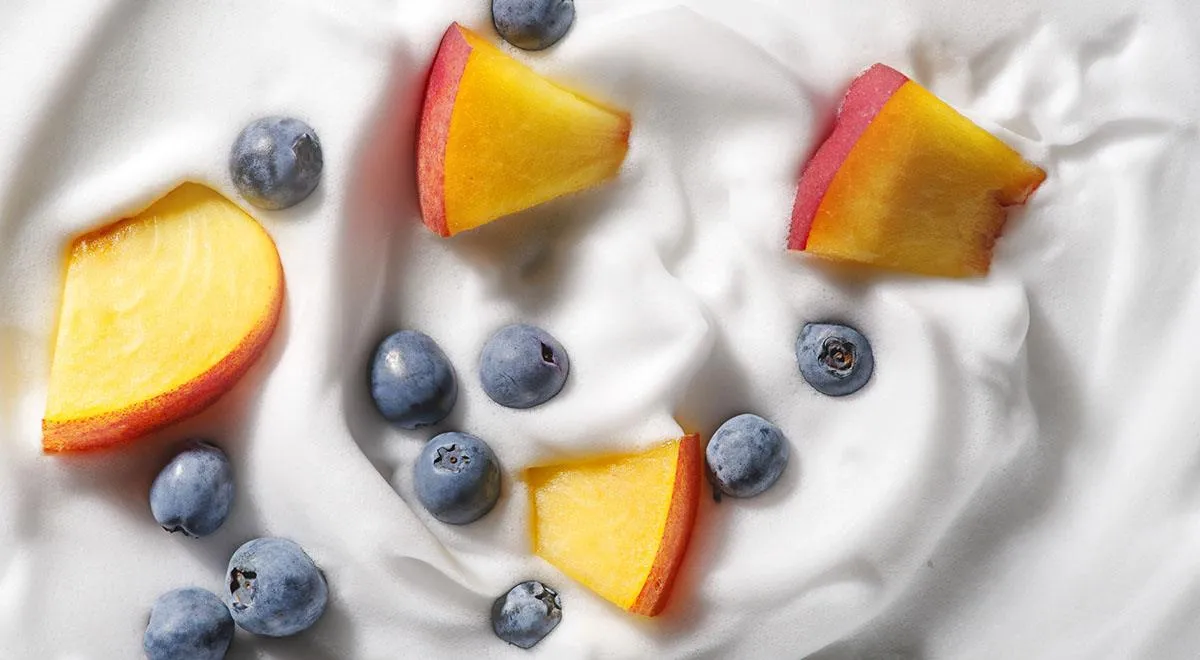 Вкусный йогурт с ягодами и мюсли: легкий рецепт и полезные свойства