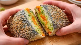 Фуд-блогер показала, как приготовить постные роллы: хрустящие снаружи, сочные внутри