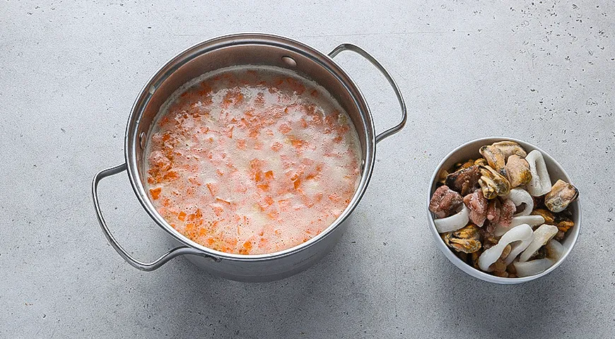 Сливочный картофельный суп с морепродуктами