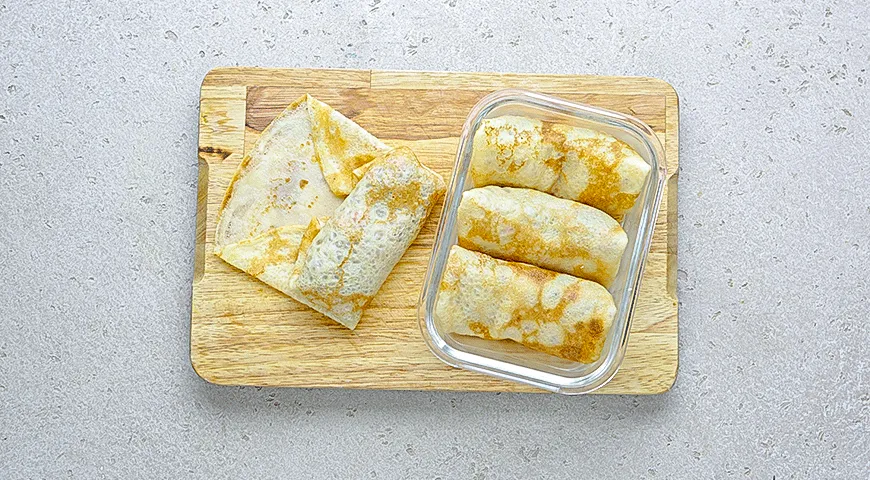 Блины с мясом в томатном соусе