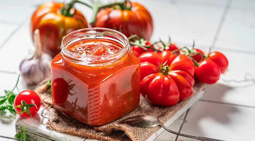 Для приготовления томатных супов подходят как свежие, так и консервированные помидоры