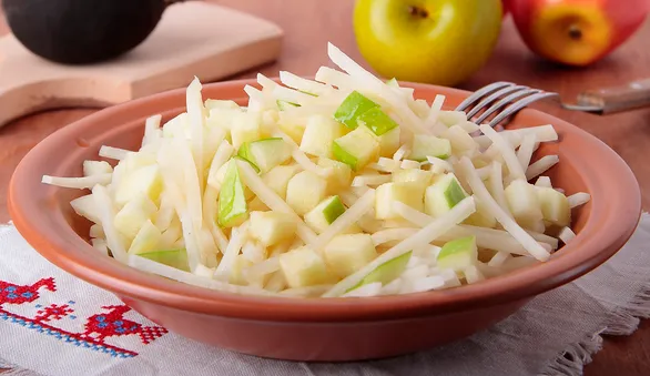 Салат из черной редьки с яблоком