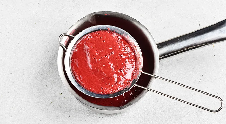 Медовик с малиной