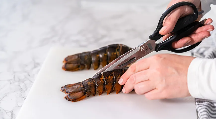 В разделке лобстера пригодятся кухонные ножницы для птицы