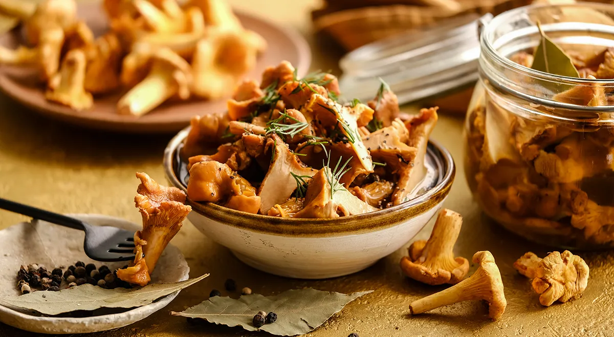 Рецепт маринованных лисичек на зиму с добавлением уксусной эссенции 70%