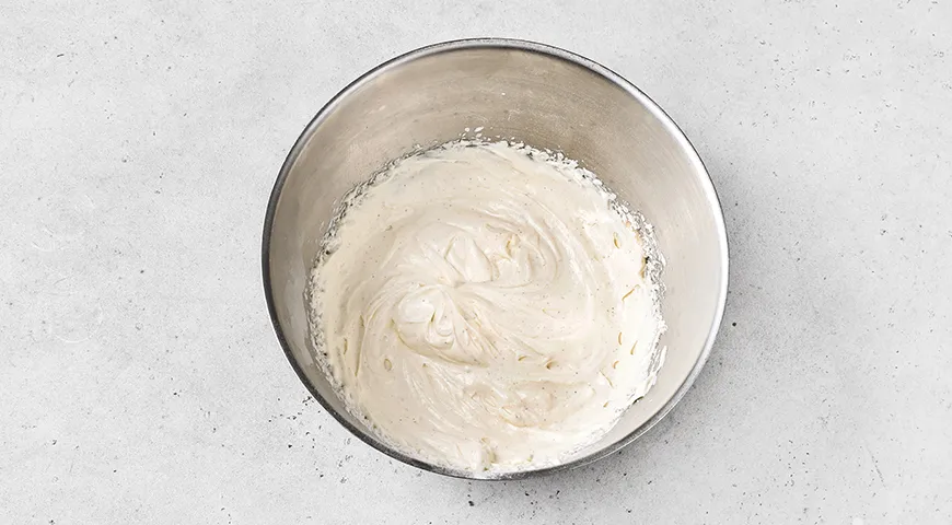 Шоколадный торт со сметанным кремом