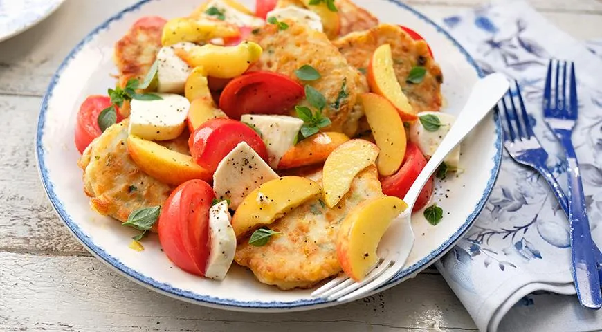 Кукурузные оладьи капрезе