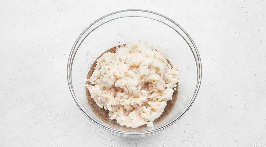 Рыбные котлеты с салом и манкой по-домашнему