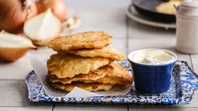 Луковые оладьи