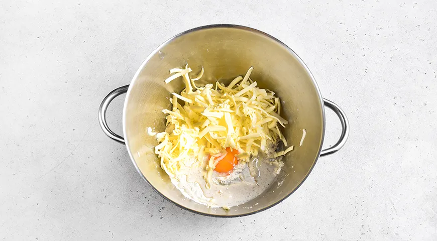 Яблочный пирог по-немецки с орехами