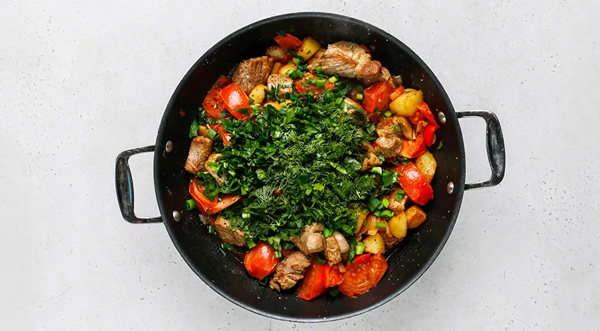 Жаркое по-домашнему из свинины с картошкой в казане