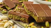 Дубайский шоколад с фисташковой начинкой: рецепт популярного десерта