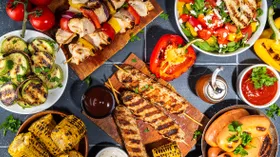 Открываем сезон: как сделать поход на шашлыки полезным для здоровья, не нарушая ЗОЖ