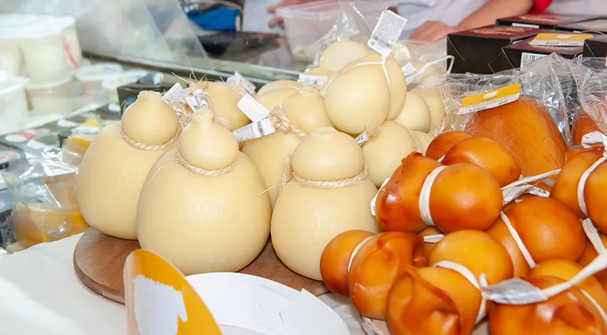Скармоца на прилавке магазина