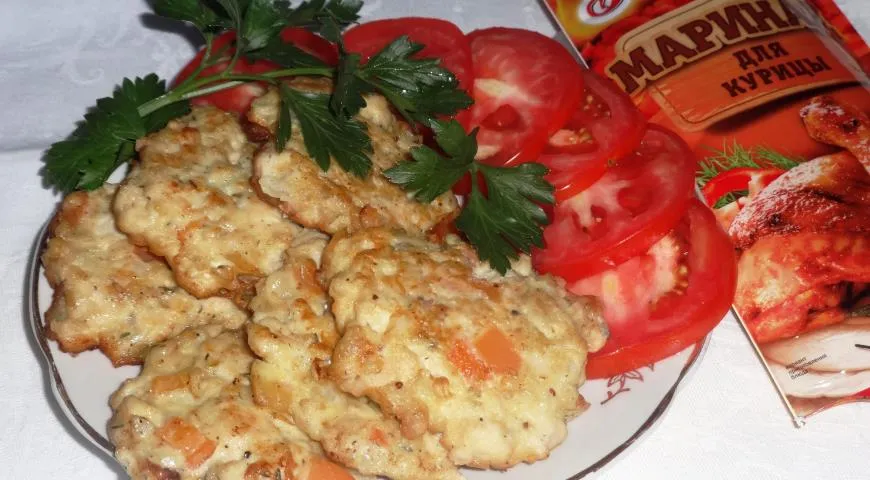 Куриные оладьи с геркулесом и овощами