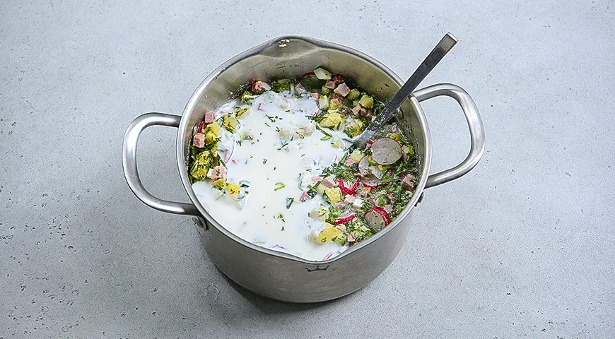 Окрошка с мясным ассорти на кефире с минералкой