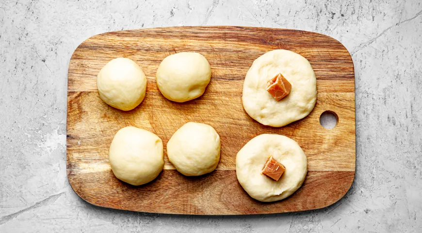 Булочки с конфетами