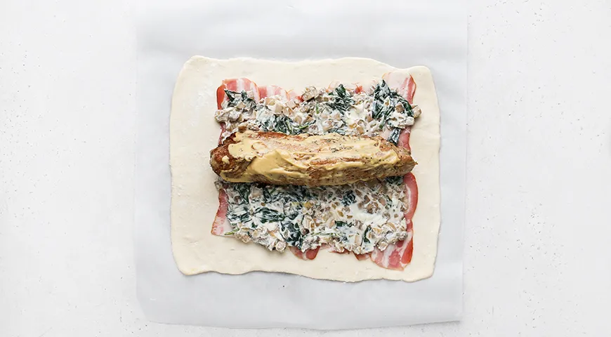 Свинина, запеченная в слоеном тесте