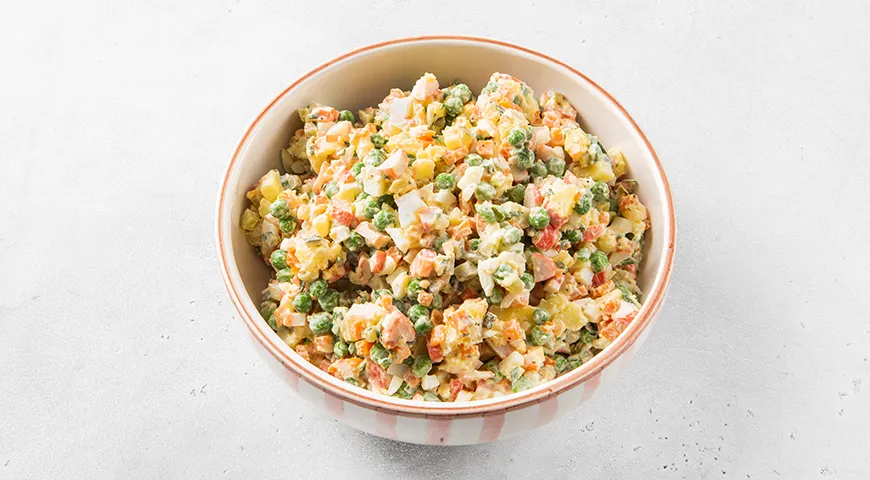 Оливье с крабовыми палочками