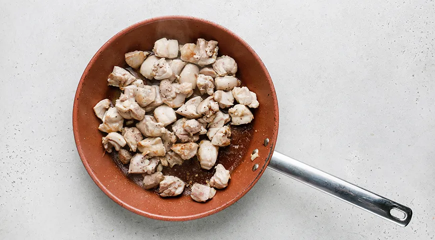 Молодой картофель с курицей в духовке