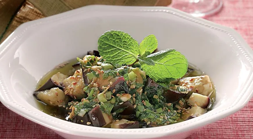 Рецепт баклажанов с чесноком, мятой и арахисовым маслом