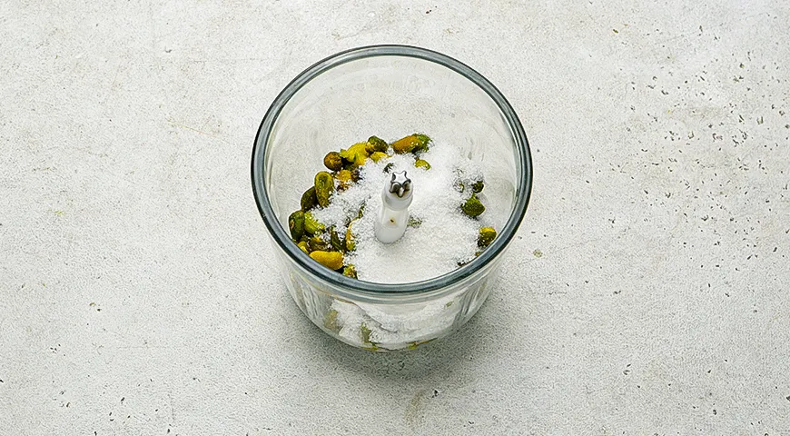 Муссовая фисташковая пасха