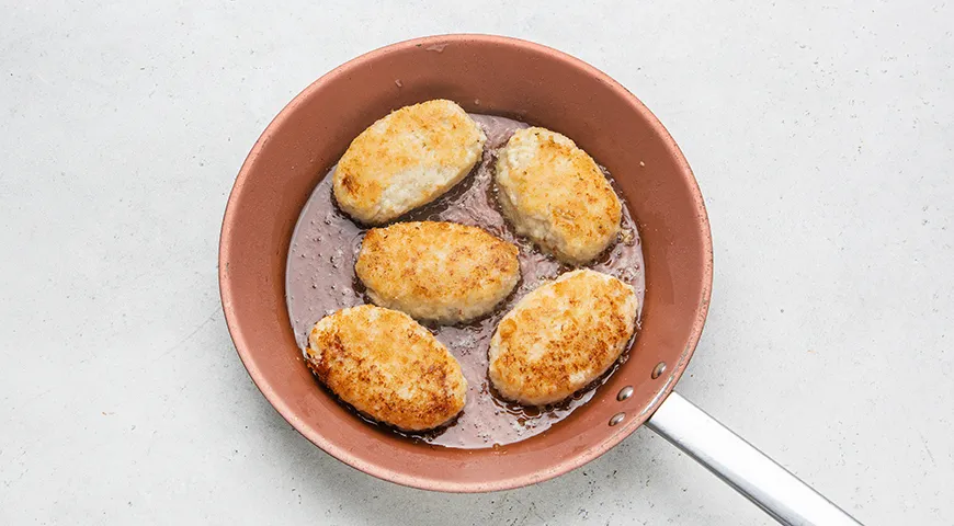 Рыбные котлеты с салом и манкой по-домашнему