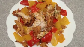 Куриное филе, запеченное с овощами и лисичками в рукаве