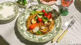 Запеченный баклажан с соусом из кваса