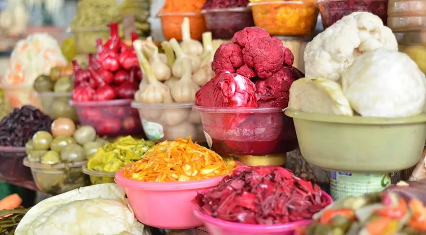 Овощной ряд на ереванском рынке