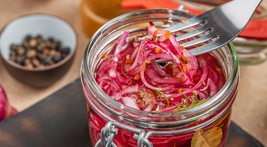 Луковые пикули (pickled onions, маринованный лук, который подают как самостоятельную закуску)