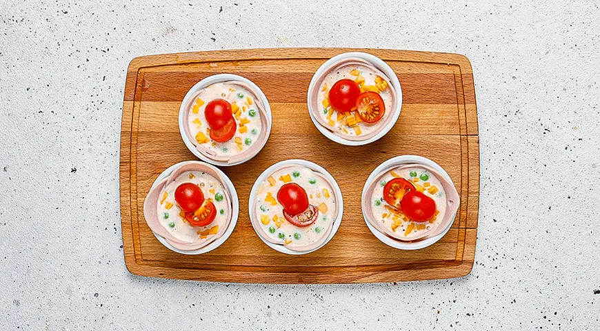 Яичные кексы с ветчиной и овощами