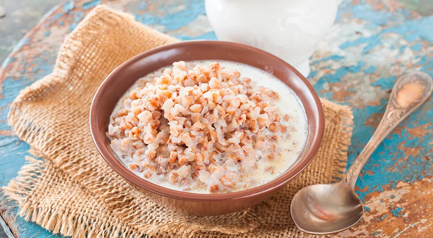 Зимой для варки каши из гречки выбирайте молоко ультрапастеризованное – у него гарантированно стабильный вкус